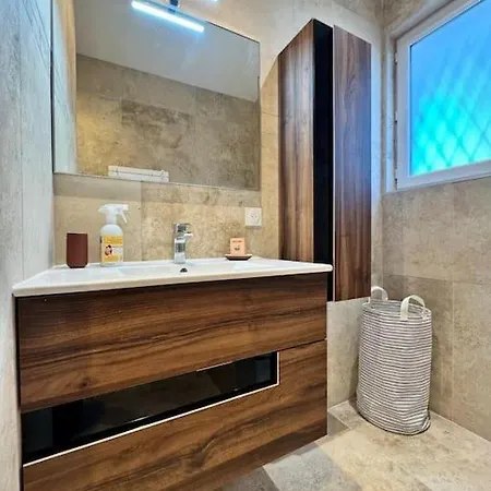 Florida, 8 Prs, Piscine, Clim, Parking Apartment